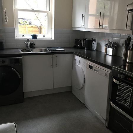 Comfortable Rooms With Live In Host, Walking Distance To The High St & More Гластонбері Екстер'єр фото