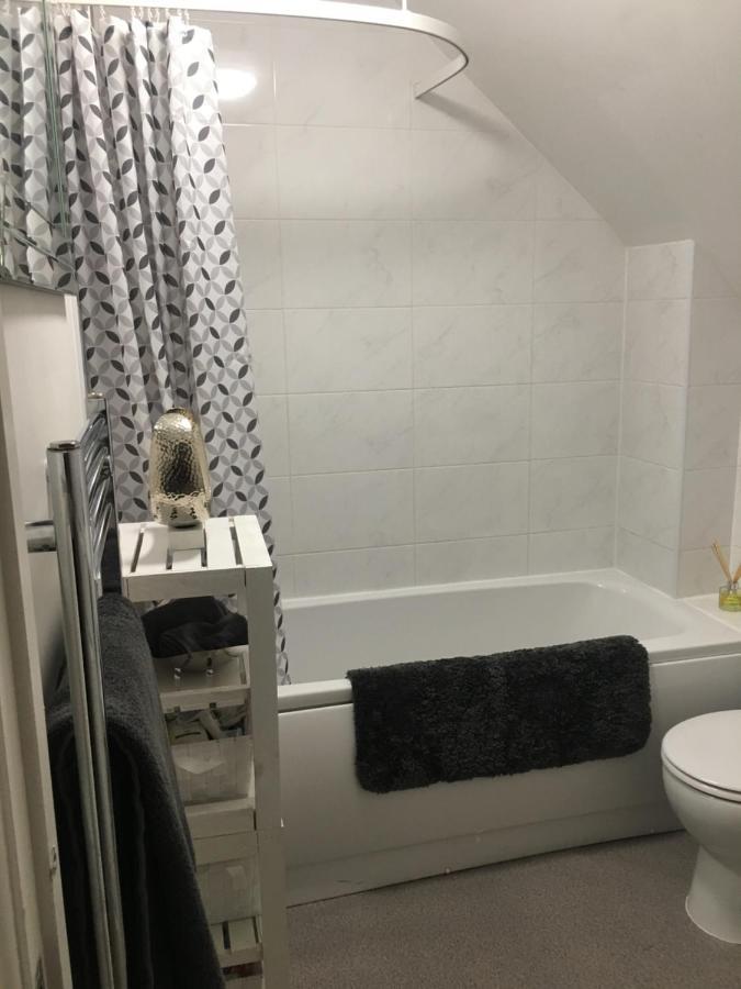 Comfortable Rooms With Live In Host, Walking Distance To The High St & More Гластонбері Екстер'єр фото